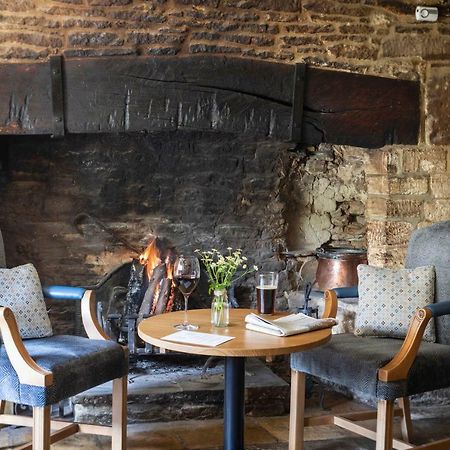 Old Swan Hotel Witney Bagian luar foto