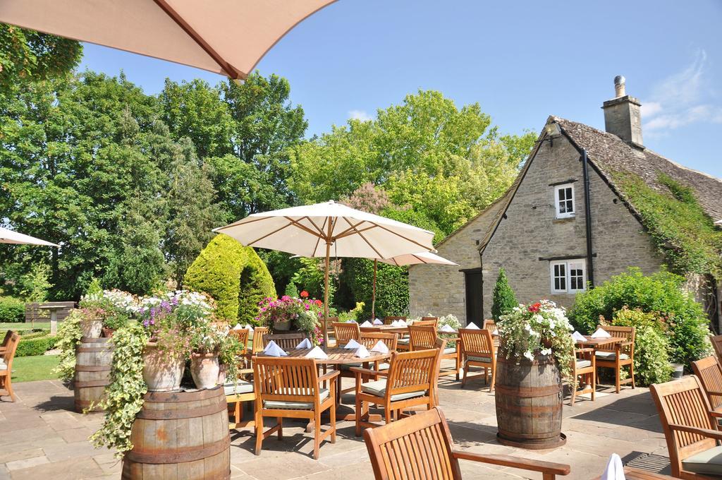 Old Swan Hotel Witney Bagian luar foto