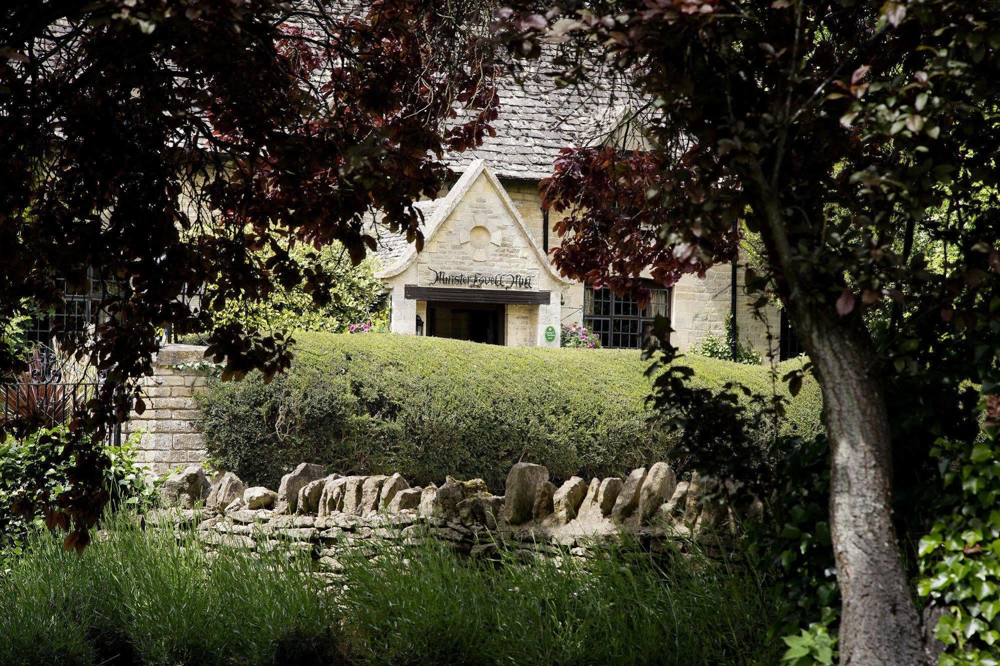 Old Swan Hotel Witney Bagian luar foto