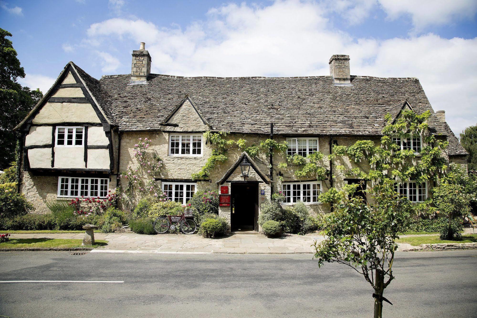Old Swan Hotel Witney Bagian luar foto