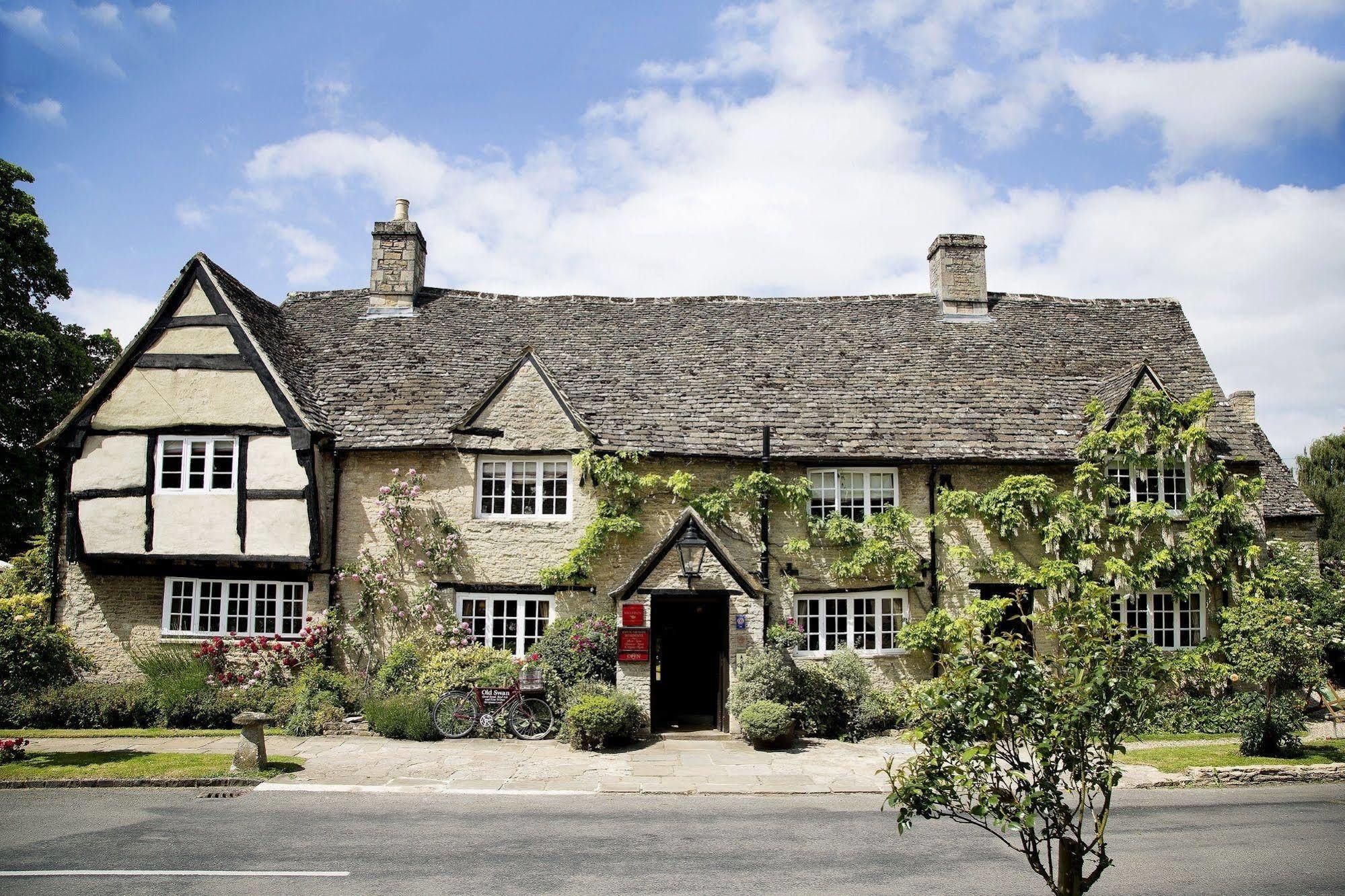 Old Swan Hotel Witney Bagian luar foto