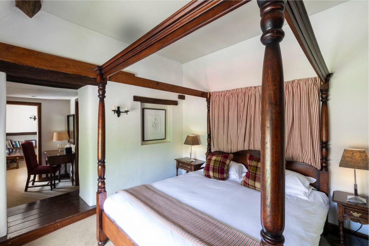 Old Swan Hotel Witney Bagian luar foto